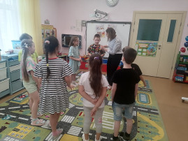Мероприятие со Всемирного дня детского телефона доверия Мероприятие со Всемирного дня детского телефона доверия.